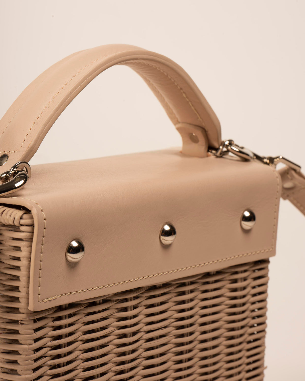Wicker Wings Kuai handwoven wicker bag in cream, studded detailing